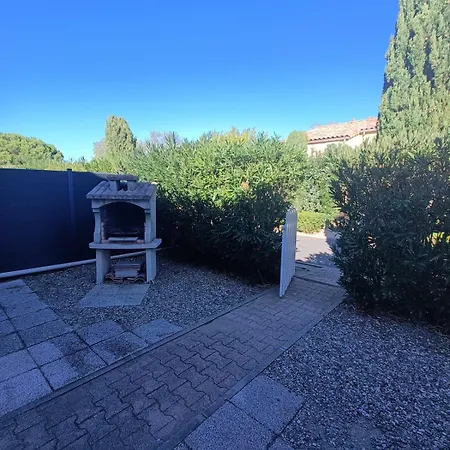 Jolie Avec Piscine Et Bord De