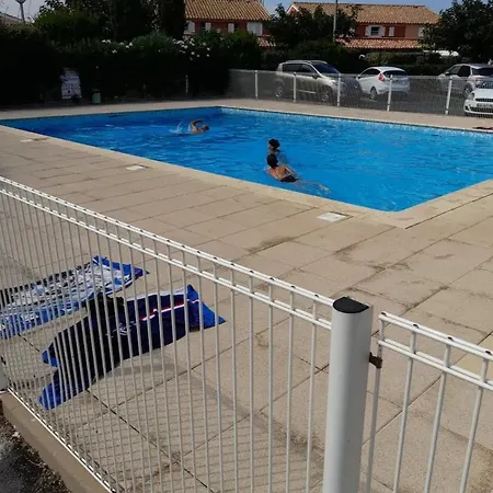 Jolie Avec Piscine Et Bord De Casa de Férias